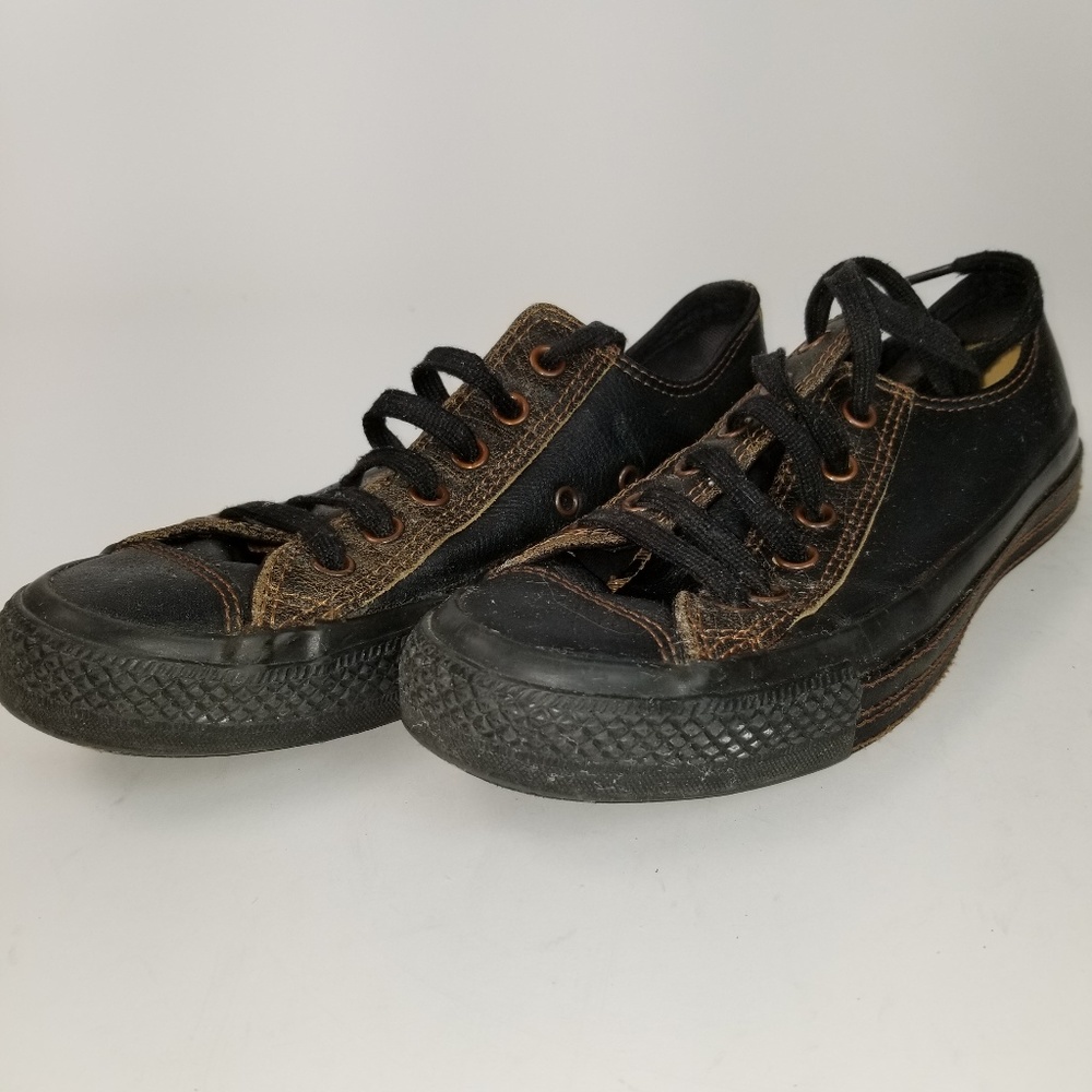 Converse Black Leather Low Top Chuck Taylor 6